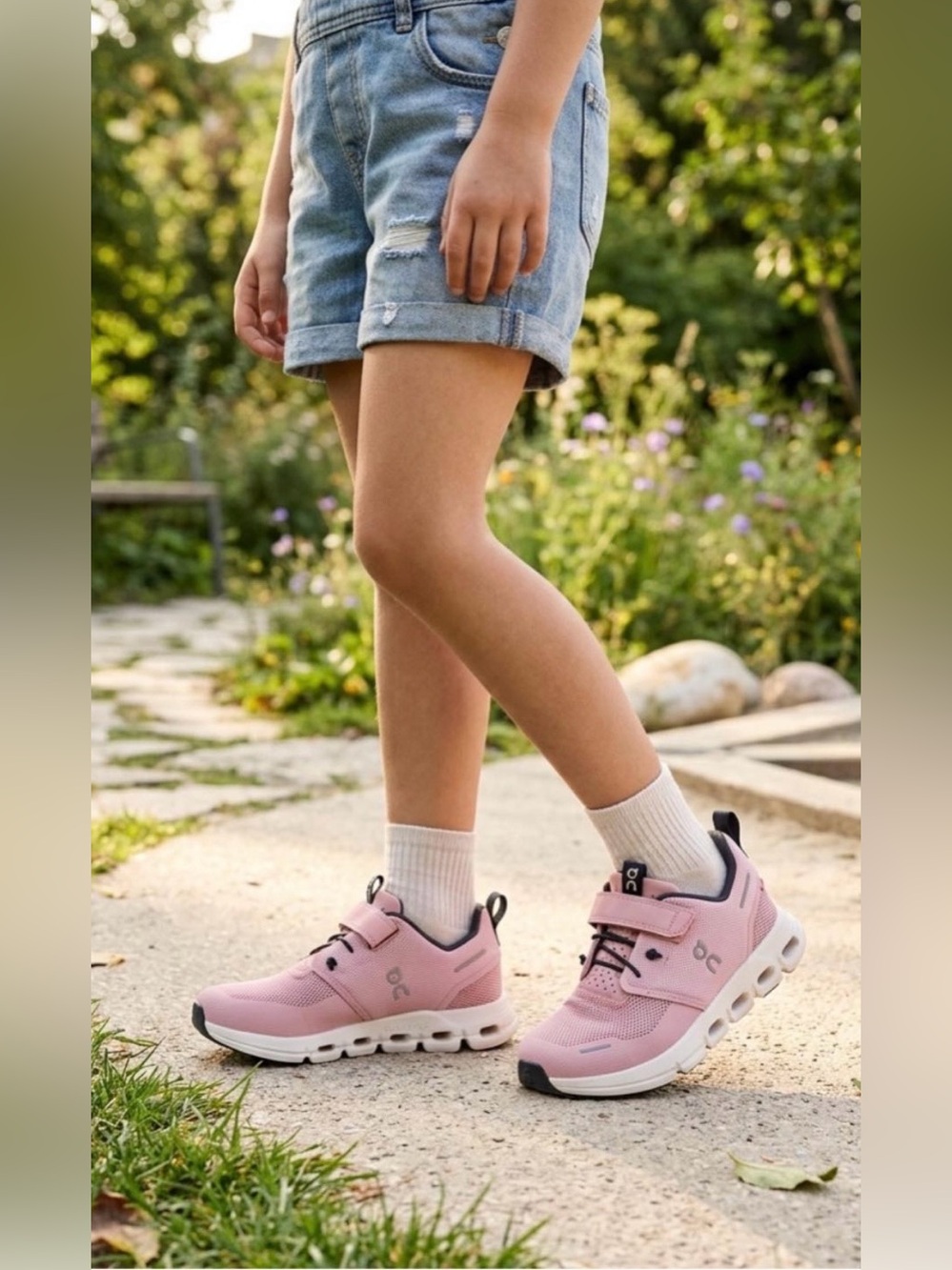 On Cloud Play Girls Running Shoes Size 1.5Y Pink Zephyr